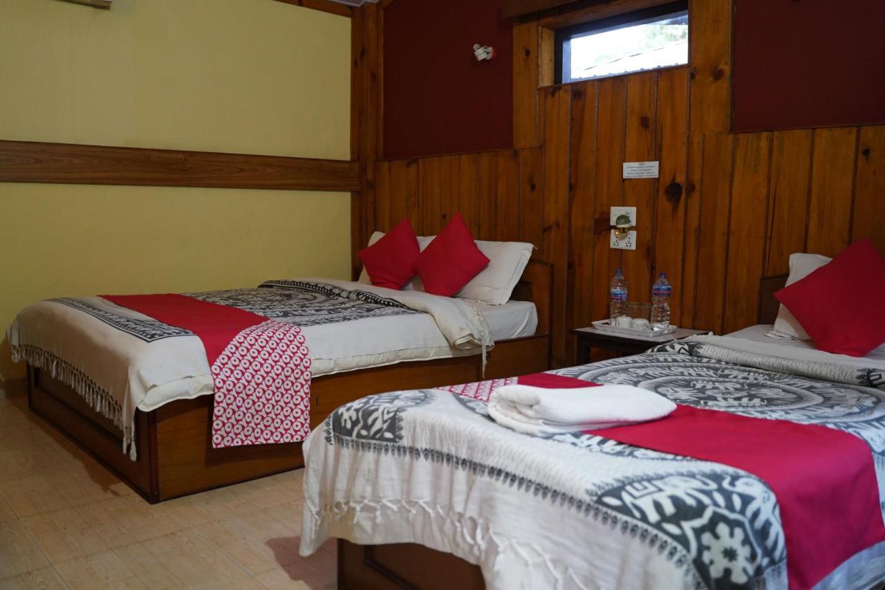 Chitwan Riverside Resort Sauraha Extérieur photo