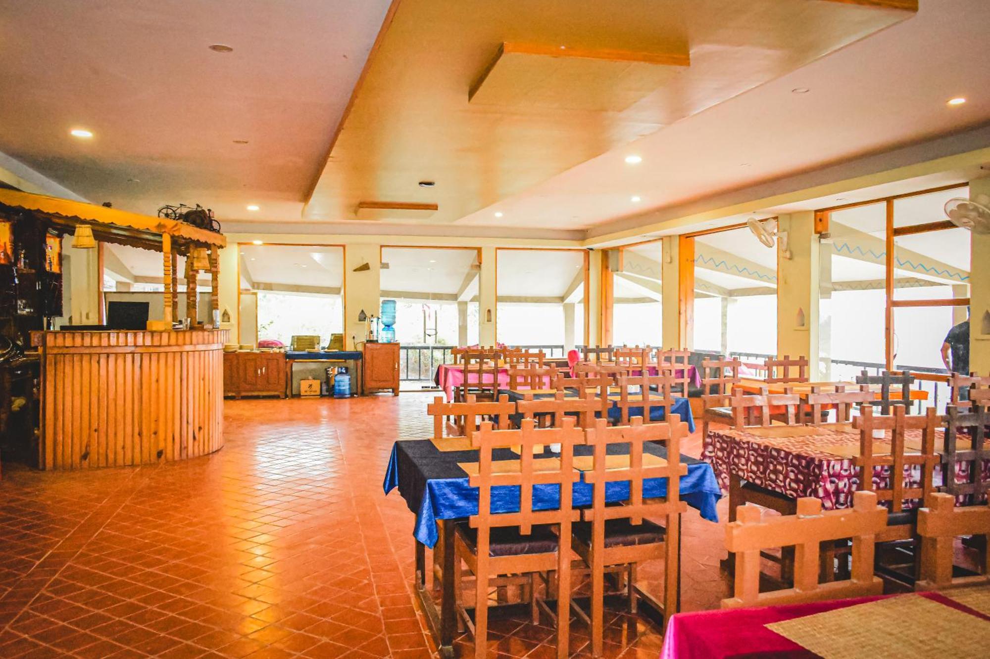 Chitwan Riverside Resort Sauraha Extérieur photo