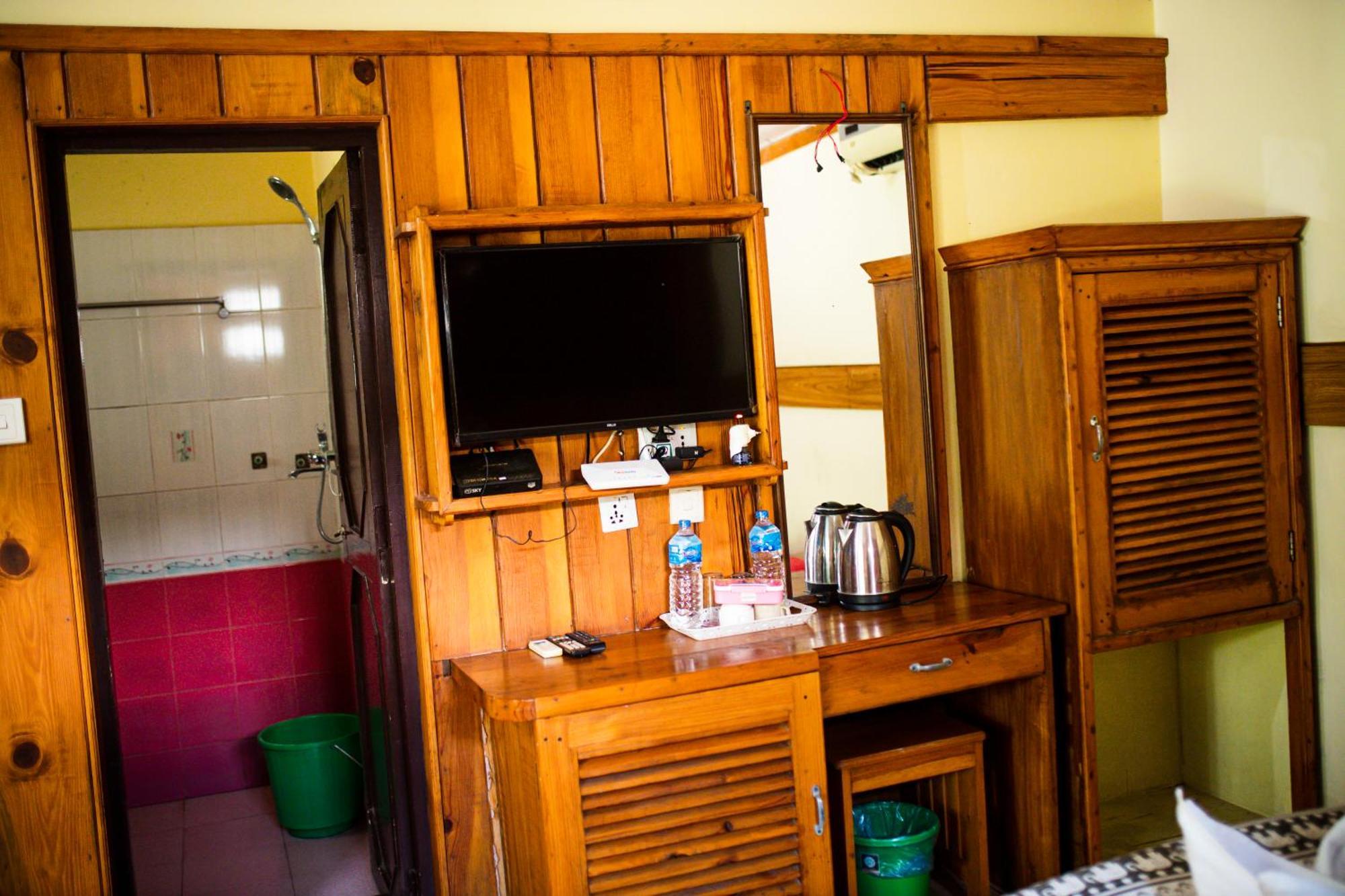 Chitwan Riverside Resort Sauraha Extérieur photo