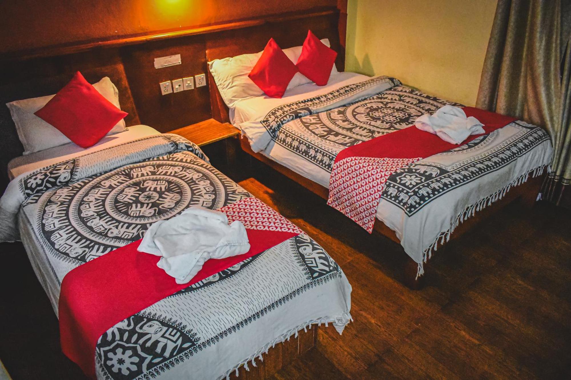 Chitwan Riverside Resort Sauraha Extérieur photo