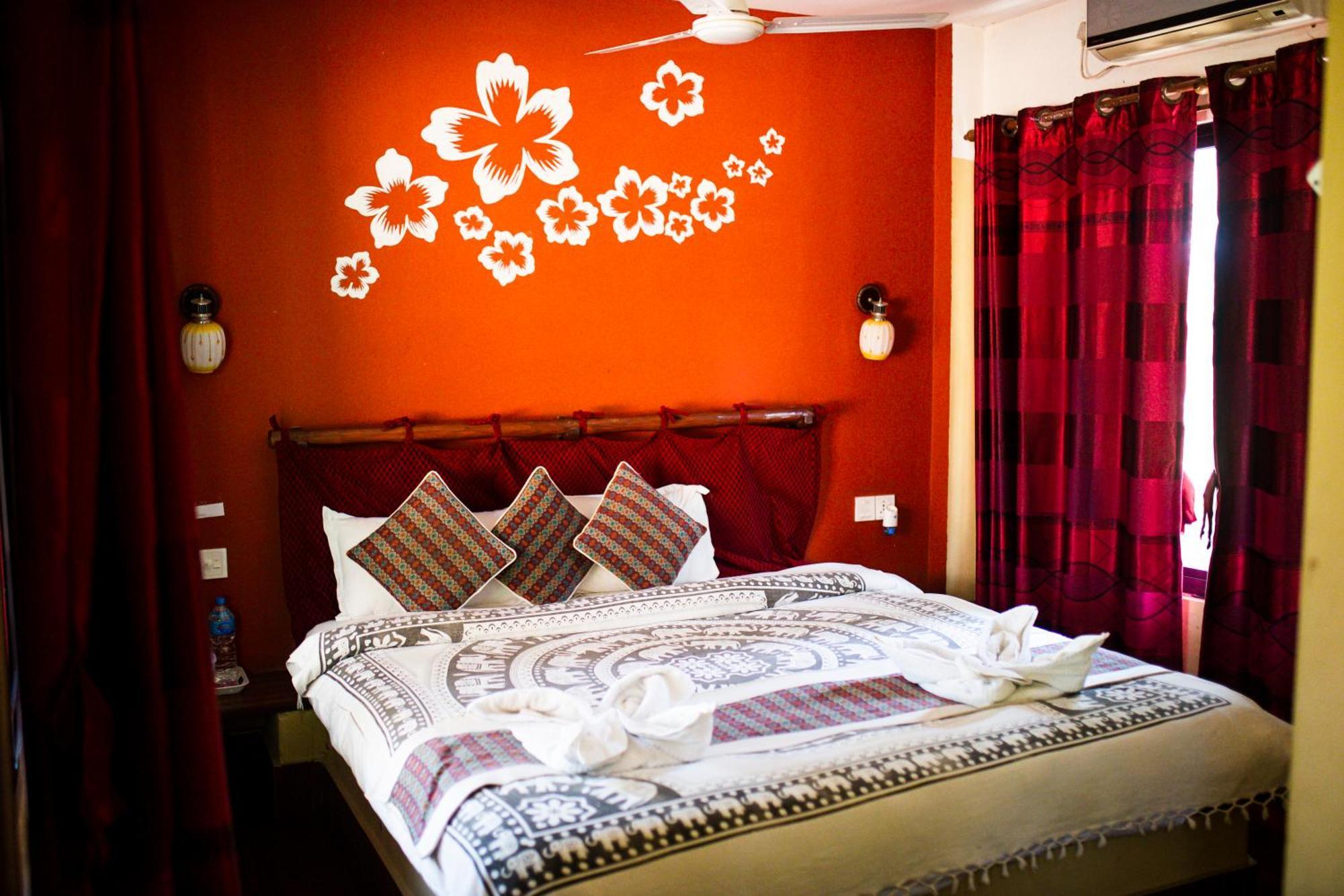Chitwan Riverside Resort Sauraha Extérieur photo